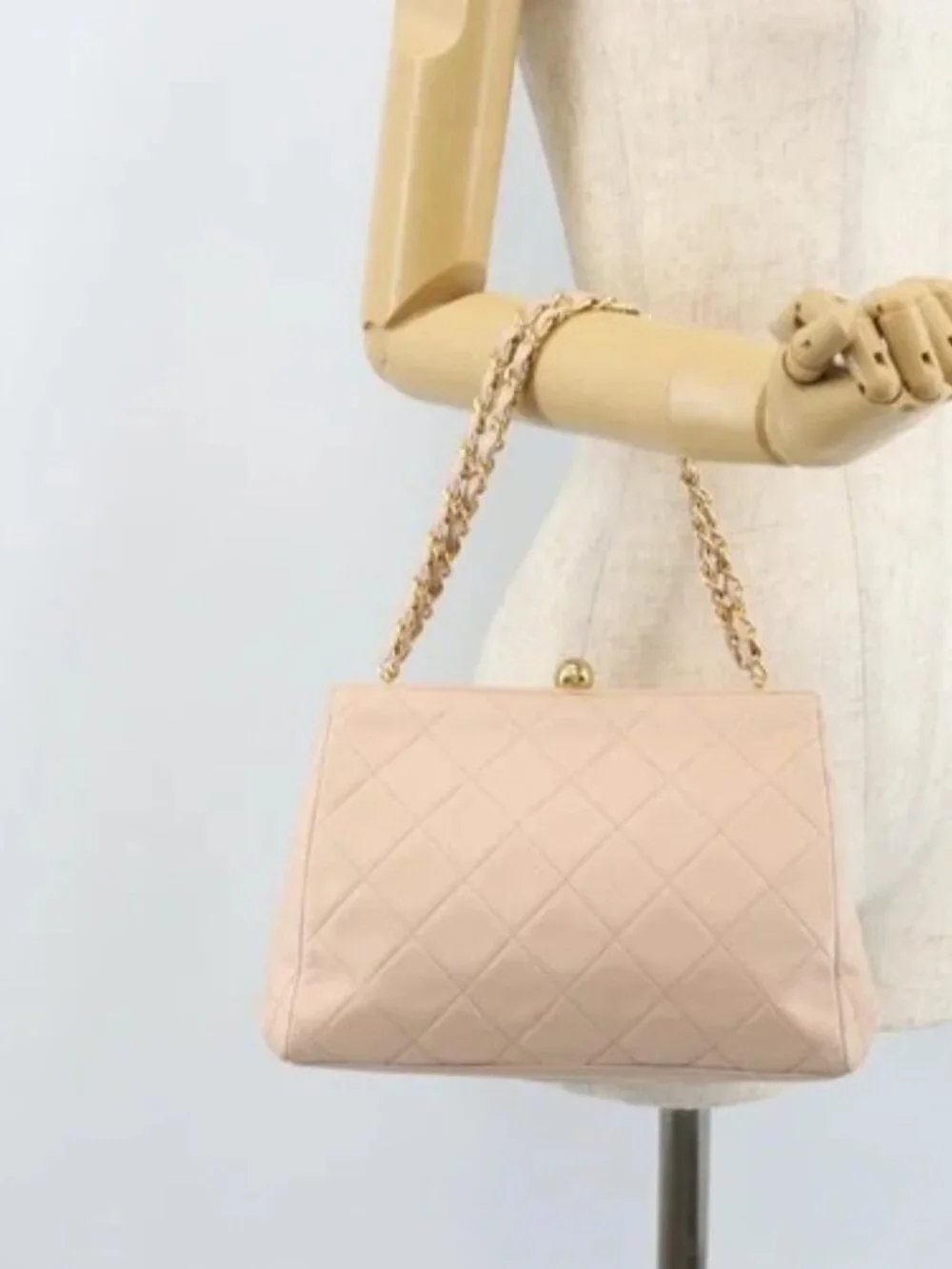 CHANEL brand	chanel color	pink